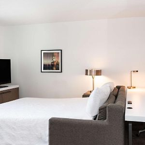 One-Bedroom King Suite Mobility accessible